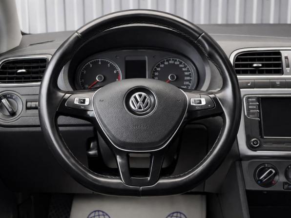 Volkswagen Polo V Рестайлинг с пробегом 2018 года, цена 1 347 000 рублей, 100059 км, седан, Автокод Объявления