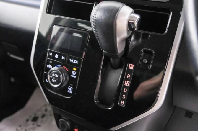 Toyota Roomy I с пробегом 2017 года, цена 949 000 рублей, 104500 км, микровэн, Автокод Объявления