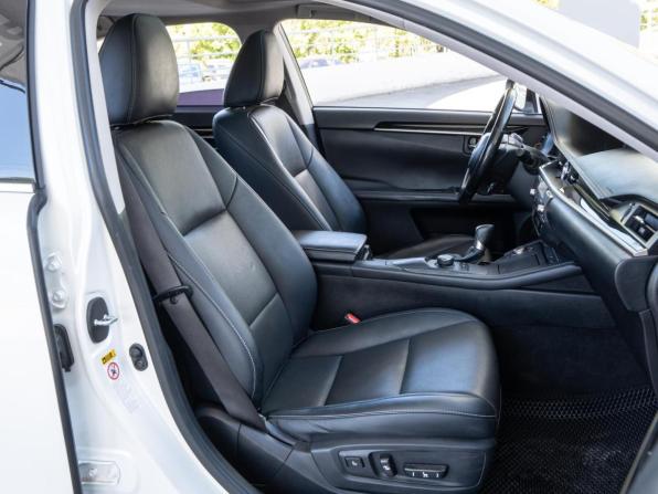Lexus ES VI Рестайлинг с пробегом 2015 года, цена 2 289 000 рублей, 180265 км, седан, Автокод Объявления