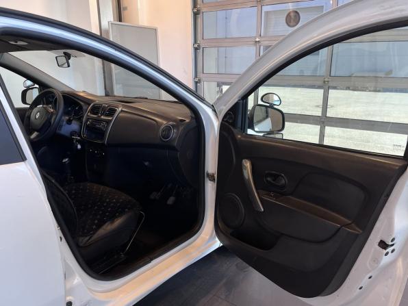 Renault Logan II с пробегом 2017 года, цена 306 200 рублей, 329356 км, седан, Автокод Объявления