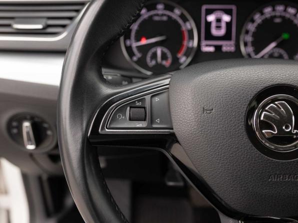 Skoda Superb III с пробегом 2018 года, цена 2 010 000 рублей, 124545 км, лифтбек, Автокод Объявления