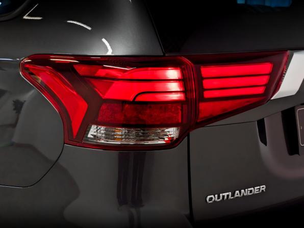 Mitsubishi Outlander III Рестайлинг 3 с пробегом 2022 года, цена 2 795 000 рублей, 65823 км, внедорожник, Автокод Объявления