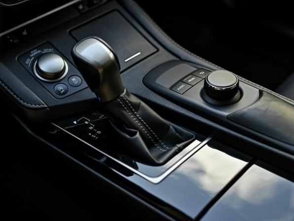 Lexus ES VI Рестайлинг с пробегом 2017 года, цена 2 820 000 рублей, 100037 км, седан, Автокод Объявления