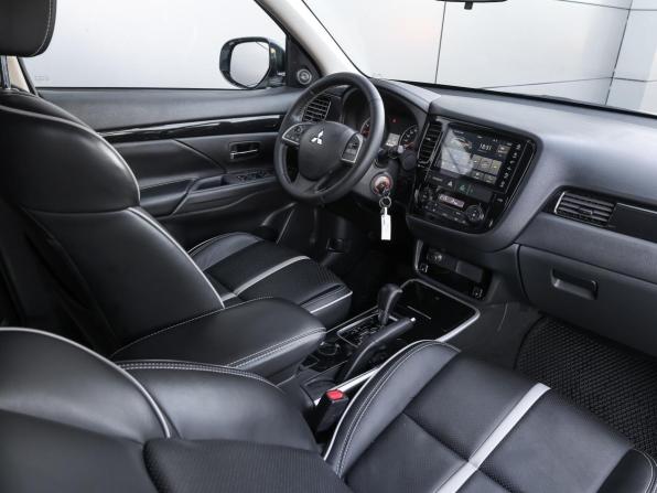 Mitsubishi Outlander III Рестайлинг 3 с пробегом 2022 года, цена 2 298 000 рублей, 47112 км, внедорожник, Автокод Объявления