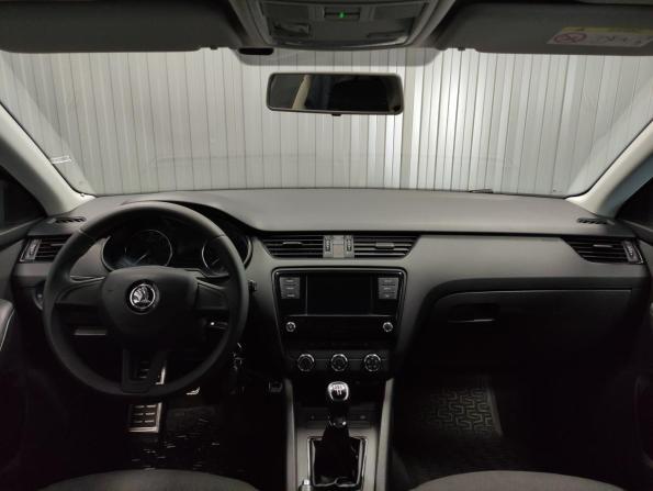 Skoda Octavia III (A7) Рестайлинг с пробегом 2017 года, цена 1 170 000 рублей, 212902 км, лифтбек, Автокод Объявления