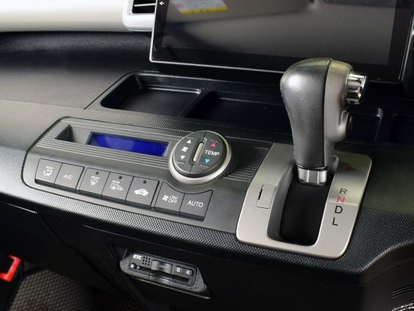 Honda Freed I Рестайлинг 2 с пробегом 2014 года, цена 1 265 995 рублей, 73352 км, компактвэн, Автокод Объявления