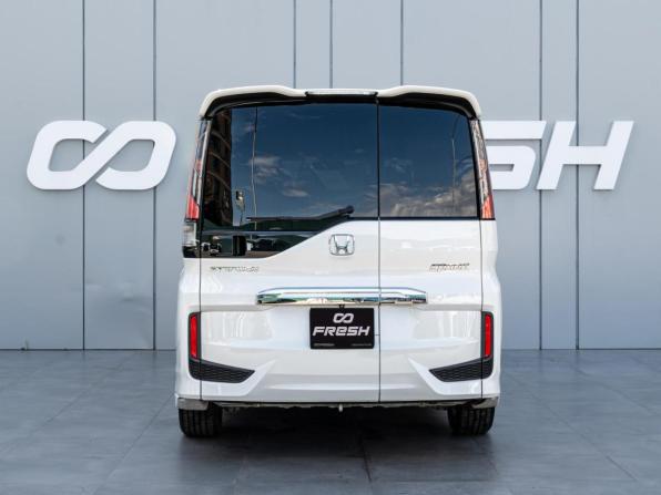 Honda Stepwgn V с пробегом 2015 года, цена 2 020 000 рублей, 125301 км, минивэн, Автокод Объявления