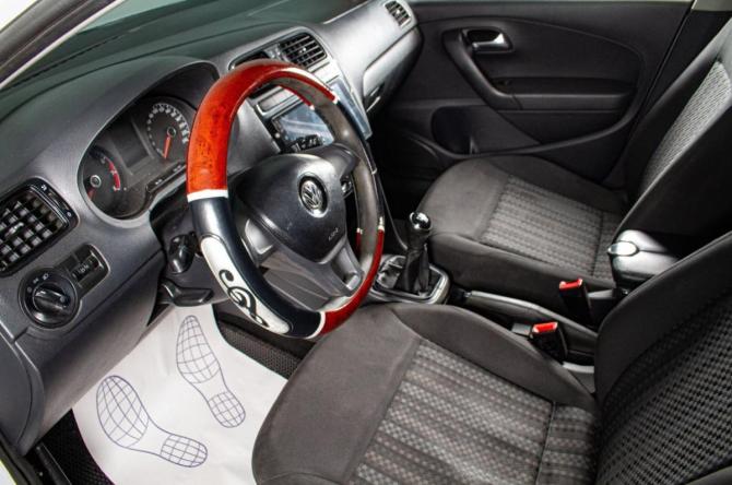 Volkswagen Polo V Рестайлинг с пробегом 2015 года, цена 699 000 рублей, 256000 км, седан, Автокод Объявления