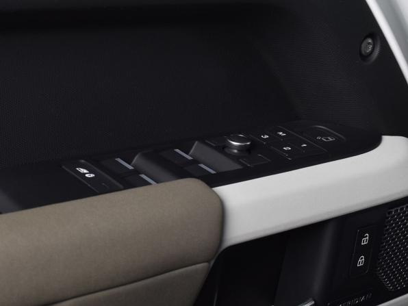 Land Rover Defender II с пробегом 2021 года, цена 4 999 995 рублей, 131041 км, внедорожник, Автокод Объявления