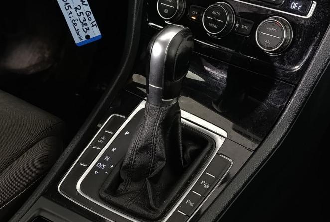 Volkswagen Golf VII с пробегом 2015 года, цена 1 100 000 рублей, 310100 км, хэтчбек, Автокод Объявления