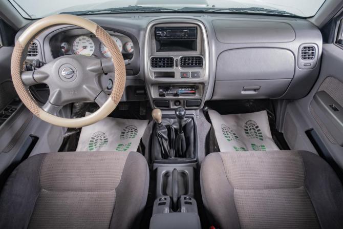 Nissan NP300 с пробегом 2012 года, цена 1 299 000 рублей, 181800 км, offers.body_type.unknown, Автокод Объявления