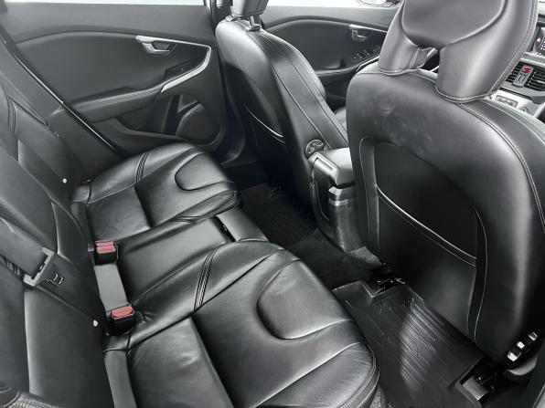 Volvo V40 Cross Country I Рестайлинг с пробегом 2016 года, цена 1 500 000 рублей, 212582 км, хэтчбек, Автокод Объявления
