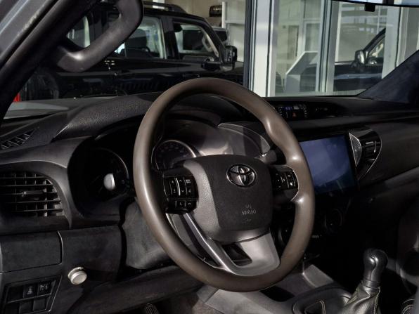 Toyota Hilux VIII с пробегом 2017 года, цена 2 742 000 рублей, 102619 км, offers.body_type.unknown, Автокод Объявления