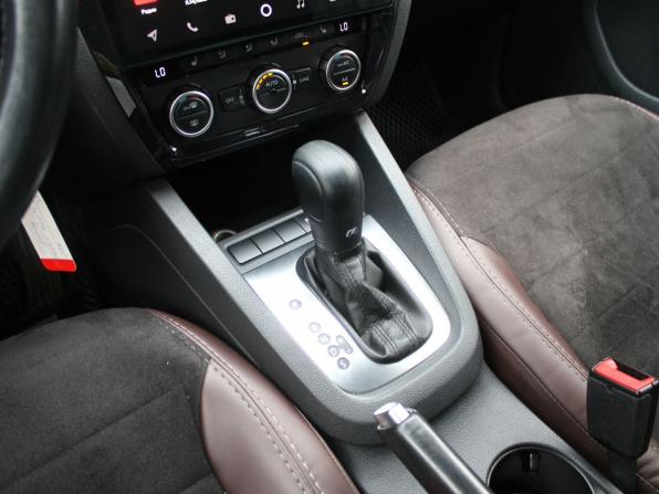 Volkswagen Jetta VI с пробегом 2014 года, цена 890 000 рублей, 303519 км, седан, Автокод Объявления