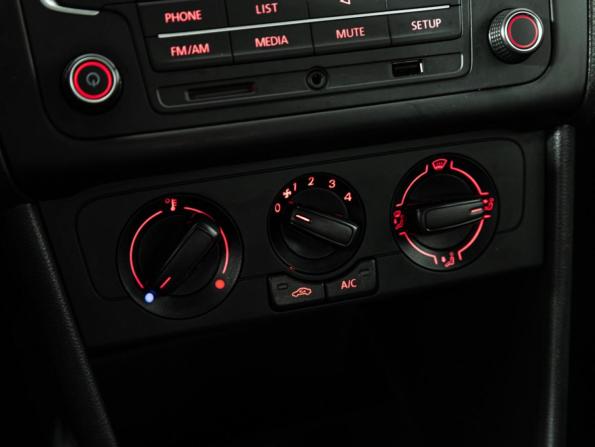 Volkswagen Polo V Рестайлинг с пробегом 2016 года, цена 949 700 рублей, 162000 км, седан, Автокод Объявления