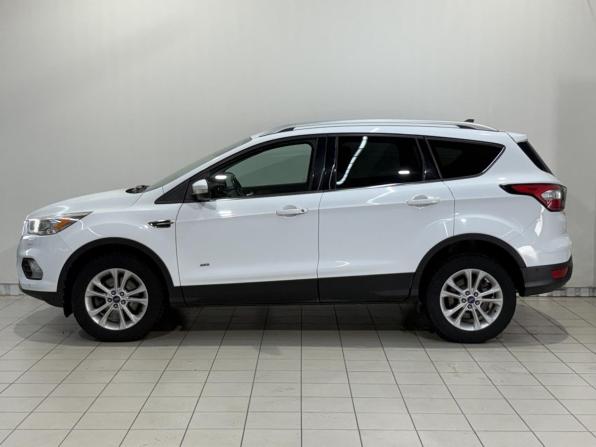 Ford Kuga II Рестайлинг с пробегом 2017 года, цена 1 495 000 рублей, 137563 км, внедорожник, Автокод Объявления