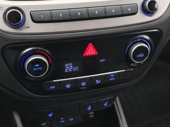 Hyundai Solaris II с пробегом 2017 года, цена 1 029 000 рублей, 150367 км, седан, Автокод Объявления