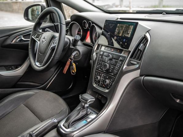 Opel Astra J с пробегом 2011 года, цена 815 000 рублей, 209537 км, хэтчбек, Автокод Объявления