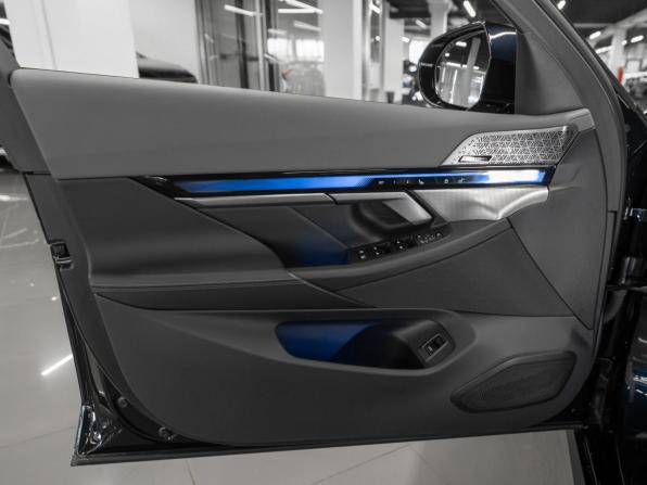 BMW 5 серии VIII (G60/G61/G68) с пробегом 2024 года, цена 8 600 000 рублей, 5070 км, седан, Автокод Объявления