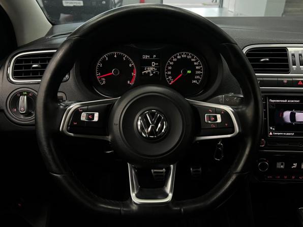 Volkswagen Polo V Рестайлинг с пробегом 2018 года, цена 800 000 рублей, 216983 км, седан, Автокод Объявления