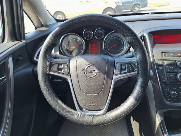 Opel Astra J Рестайлинг с пробегом 2012 года, цена 699 000 рублей, 213122 км, универсал, Автокод Объявления