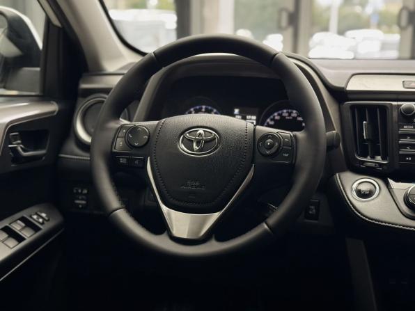 Toyota RAV4 IV (XA40) Рестайлинг с пробегом 2017 года, цена 2 125 000 рублей, 140863 км, внедорожник, Автокод Объявления