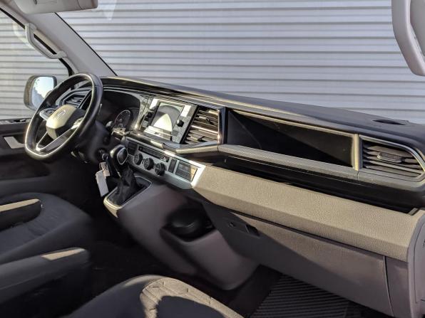 Volkswagen Caravelle T6 Рестайлинг с пробегом 2020 года, цена 3 950 000 рублей, 110732 км, минивэн, Автокод Объявления