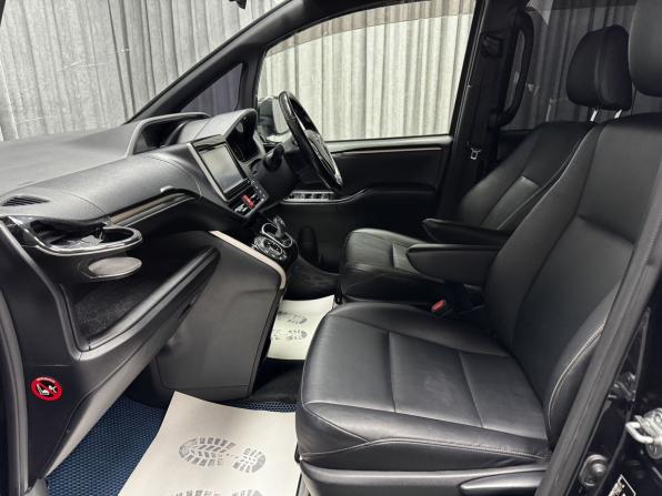 Toyota Esquire I с пробегом 2016 года, цена 1 750 000 рублей, 251872 км, минивэн, Автокод Объявления