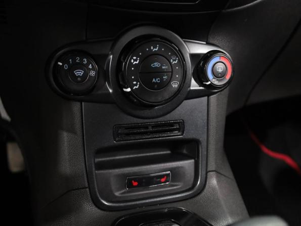Ford Fiesta Mk6 Рестайлинг с пробегом 2017 года, цена 929 750 рублей, 113409 км, хэтчбек, Автокод Объявления