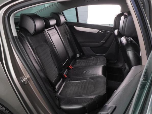 Volkswagen Passat B7 с пробегом 2011 года, цена 1 113 000 рублей, 300661 км, седан, Автокод Объявления