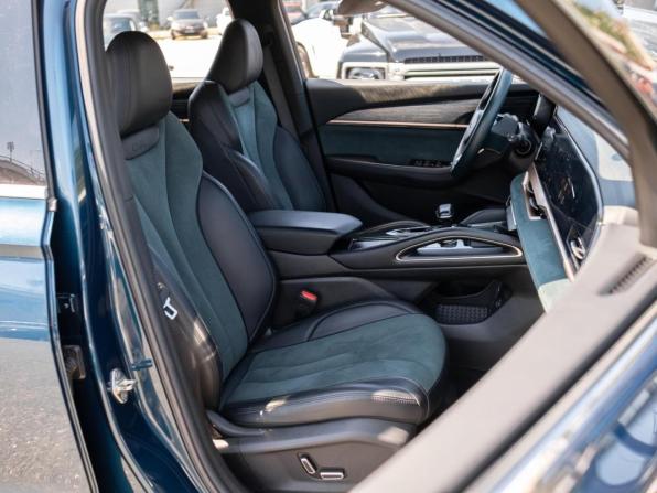 Geely Monjaro I с пробегом 2023 года, цена 2 955 000 рублей, 54984 км, внедорожник, Автокод Объявления