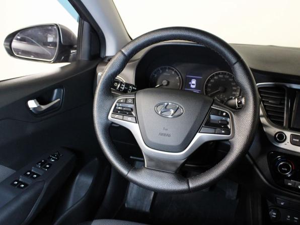 Hyundai Solaris II с пробегом 2017 года, цена 1 297 000 рублей, 85065 км, седан, Автокод Объявления
