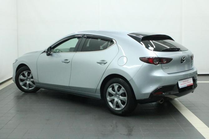 Mazda 3 IV (BP) с пробегом 2021 года, цена 1 395 000 рублей, 132156 км, хэтчбек, Автокод Объявления