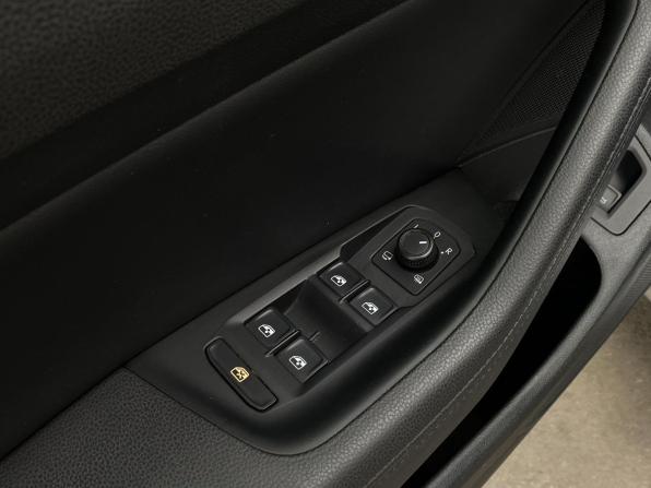 Volkswagen Passat B8 с пробегом 2017 года, цена 1 759 000 рублей, 172136 км, седан, Автокод Объявления