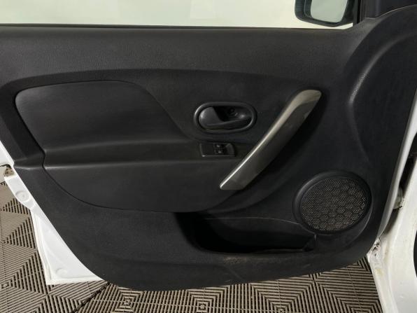 Renault Logan II с пробегом 2017 года, цена 510 000 рублей, 89450 км, седан, Автокод Объявления