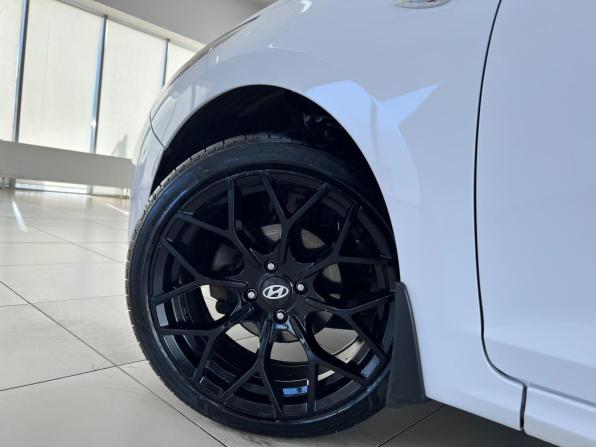 Hyundai Solaris II Рестайлинг с пробегом 2021 года, цена 1 550 000 рублей, 94677 км, седан, Автокод Объявления