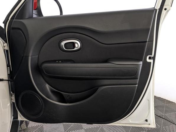 Kia Soul II Рестайлинг с пробегом 2018 года, цена 1 580 000 рублей, 124667 км, хэтчбек, Автокод Объявления