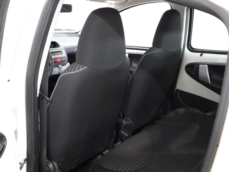 Peugeot 107 I Рестайлинг 2 Ростов-на-Дону  - изображение 11