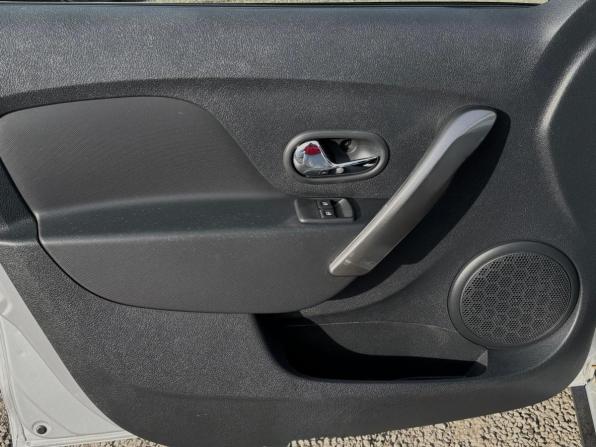 Renault Sandero II с пробегом 2015 года, цена 958 000 рублей, 154950 км, хэтчбек, Автокод Объявления