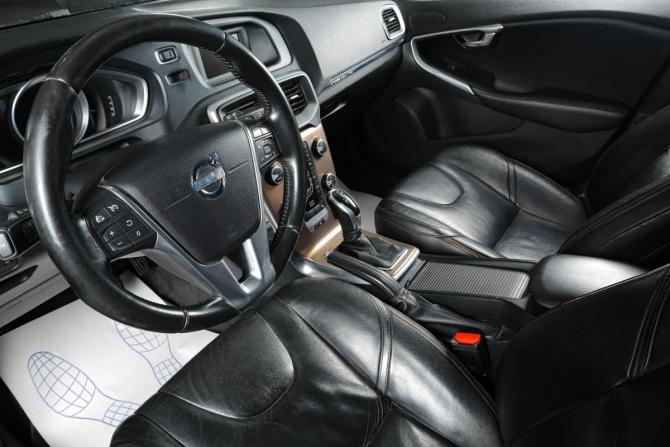 Volvo V40 II с пробегом 2014 года, цена 1 089 000 рублей, 240000 км, хэтчбек, Автокод Объявления