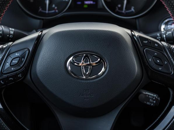 Toyota C-HR I Рестайлинг с пробегом 2022 года, цена 2 100 000 рублей, 140729 км, внедорожник, Автокод Объявления