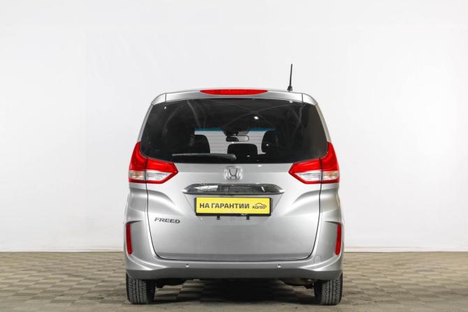 Honda Freed II Рестайлинг с пробегом 2021 года, цена 1 829 000 рублей, 101800 км, компактвэн, Автокод Объявления
