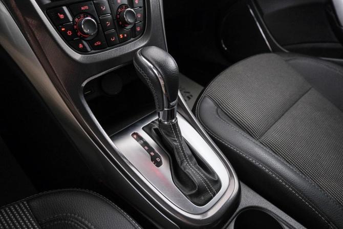 Opel Astra J с пробегом 2011 года, цена 779 000 рублей, 140000 км, хэтчбек, Автокод Объявления