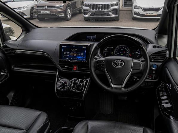 Toyota Esquire I Рестайлинг с пробегом 2018 года, цена 2 310 000 рублей, 93411 км, минивэн, Автокод Объявления