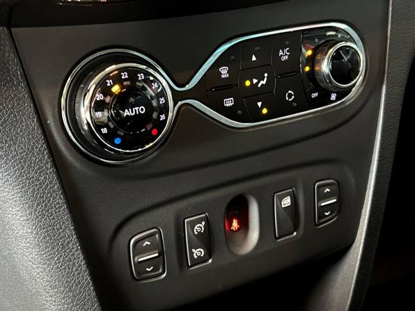 Renault Sandero II Рестайлинг с пробегом 2019 года, цена 1 350 000 рублей, 55700 км, хэтчбек, Автокод Объявления
