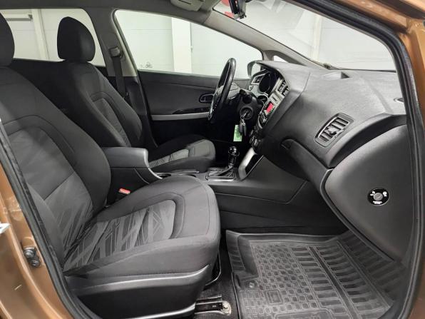 Kia Ceed II Рестайлинг с пробегом 2017 года, цена 1 380 000 рублей, 107205 км, универсал, Автокод Объявления