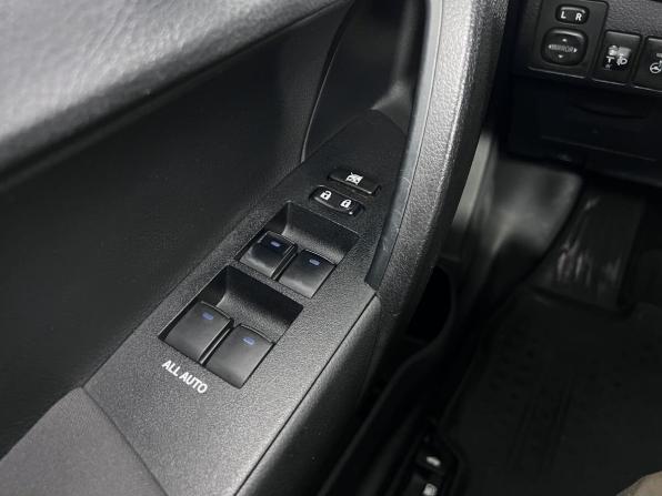 Toyota Corolla XI (E160 E170 E180) Рестайлинг 1 с пробегом 2017 года, цена 1 720 000 рублей, 94702 км, седан, Автокод Объявления