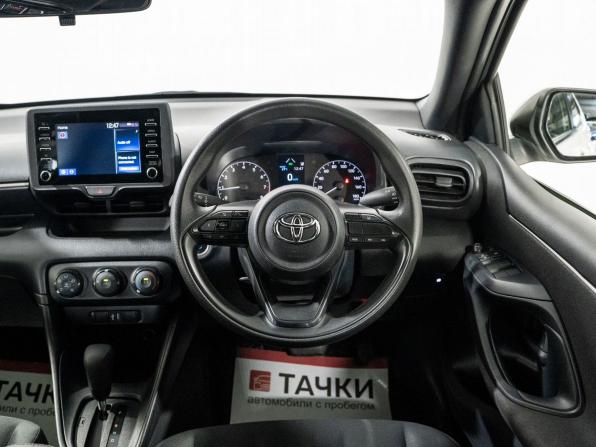 Toyota Yaris IV с пробегом 2020 года, цена 990 500 рублей, 104053 км, хэтчбек, Автокод Объявления
