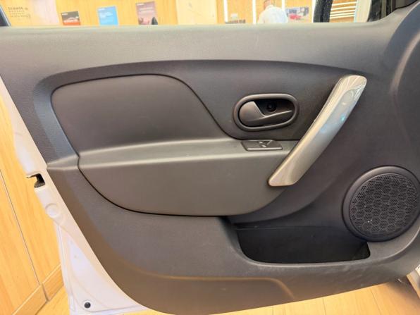 Renault Logan II Рестайлинг с пробегом 2022 года, цена 1 038 000 рублей, 93000 км, седан, Автокод Объявления
