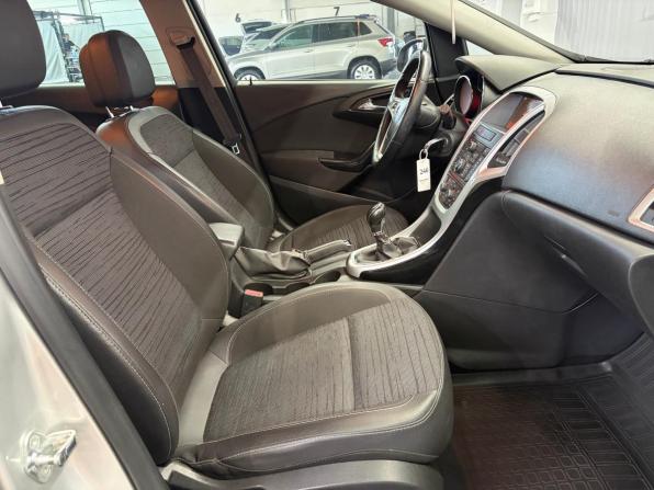 Opel Astra J Рестайлинг с пробегом 2015 года, цена 847 000 рублей, 237524 км, универсал, Автокод Объявления